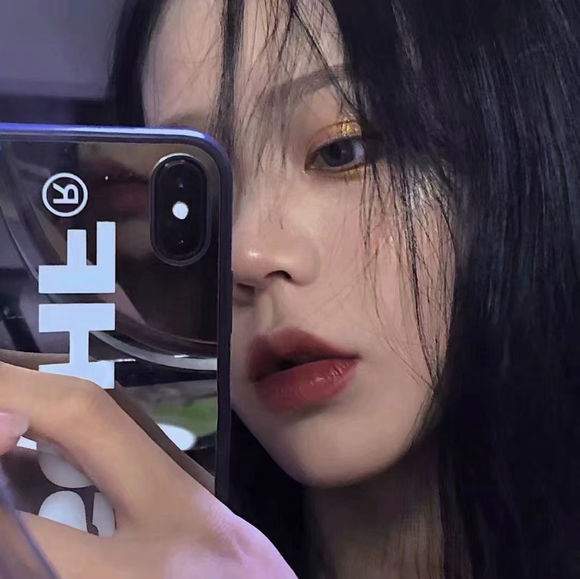 高冷成熟时尚女生头像