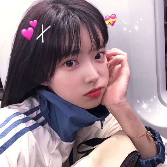 高冷成熟时尚女生头像