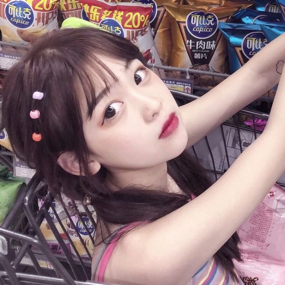 高冷成熟时尚女生头像