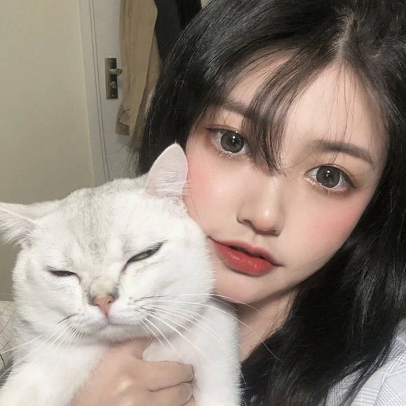 高冷成熟时尚女生头像