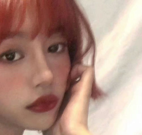 高冷成熟时尚女生头像