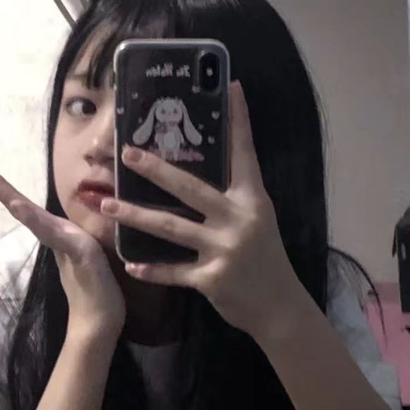 高冷成熟时尚女生头像