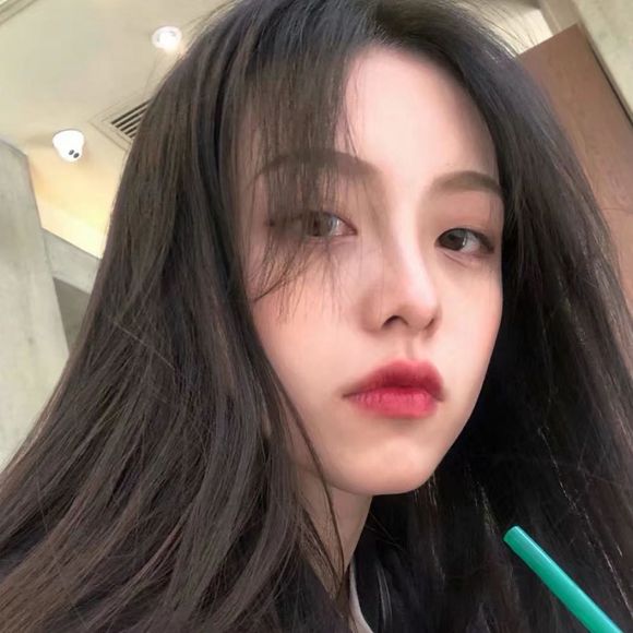 高冷成熟时尚女生头像