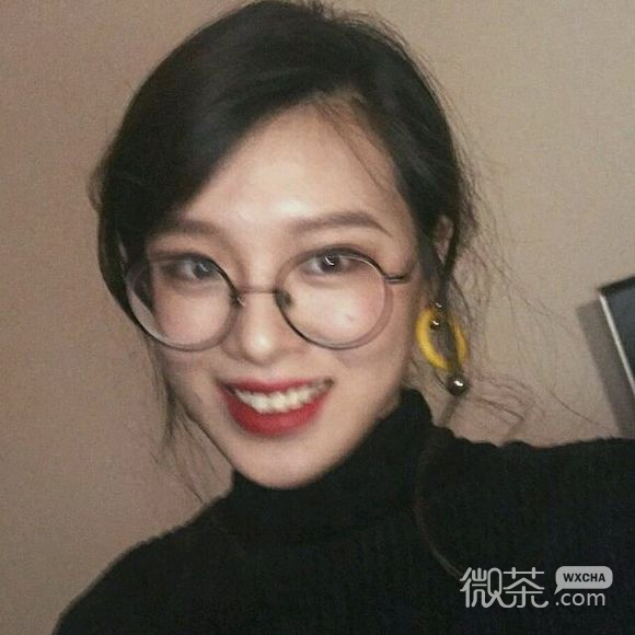 干练高冷成熟时尚女生头像