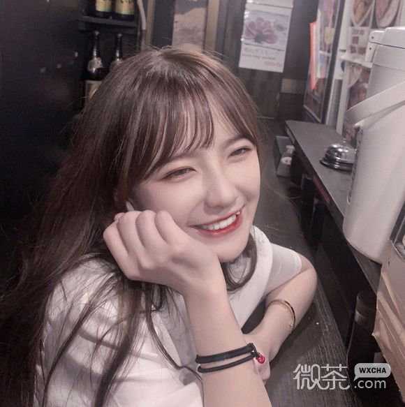 时尚激萌洒脱女生头像