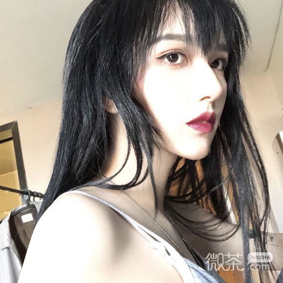 时尚激萌洒脱女生头像