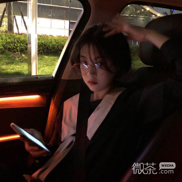 时尚激萌洒脱女生头像
