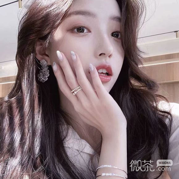 时尚激萌洒脱女生头像