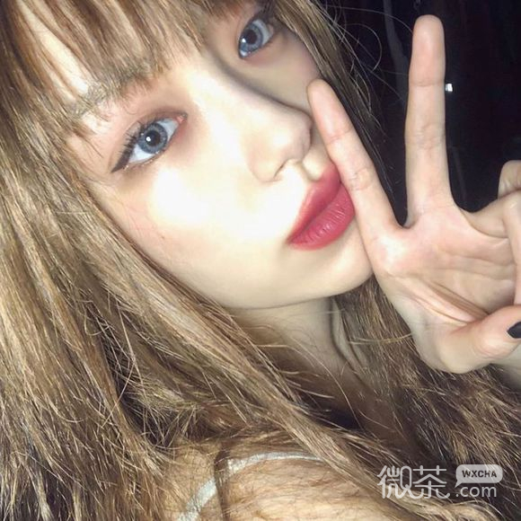 时尚激萌洒脱女生头像