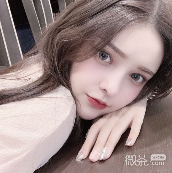 时尚激萌洒脱女生头像