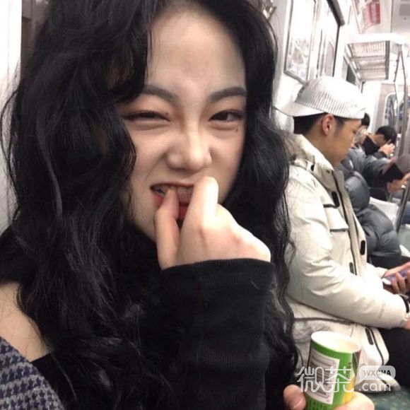 时尚激萌洒脱女生头像