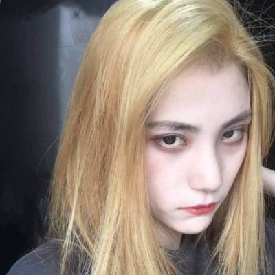 狂拽酷炫吊炸天的微信霸气女生头像