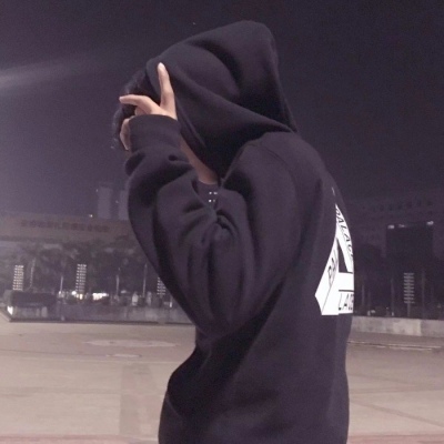 高冷伤感风格的微信男生头像