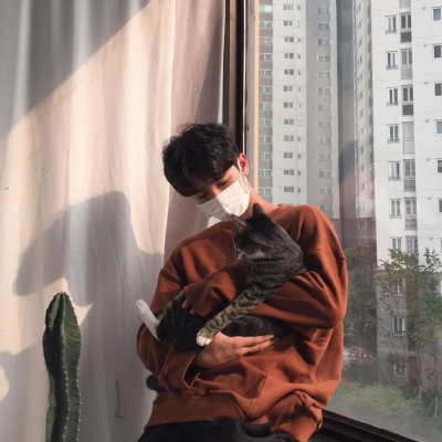 高冷伤感风格的微信男生头像