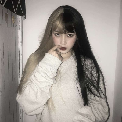 狂拽酷炫吊炸天的微信霸气女生头像