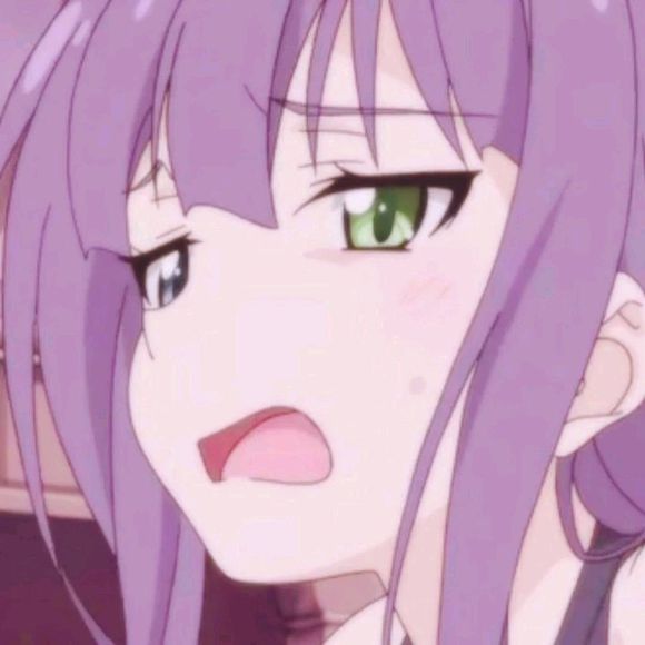 傲娇长发时尚女生头像