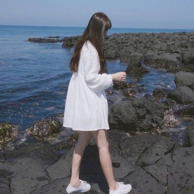 唯美有意境的微信海边女生头像