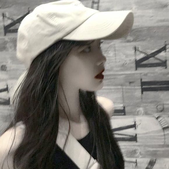 傲娇长发时尚女生头像