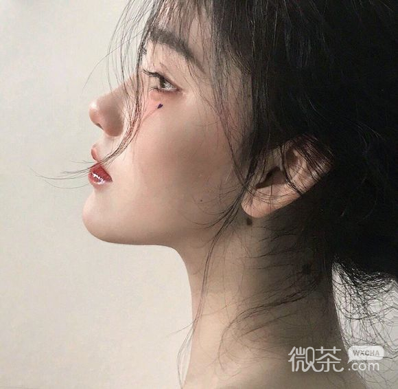 洒脱深沉女生头像
