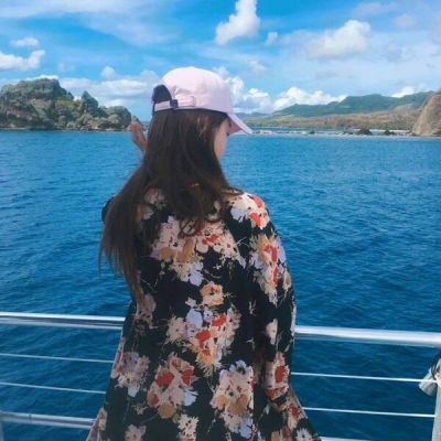 唯美有意境的微信海边女生头像