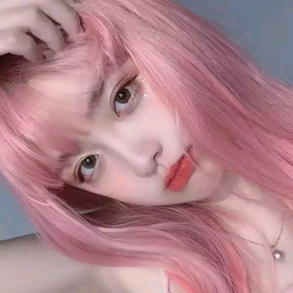 傲娇长发时尚女生头像