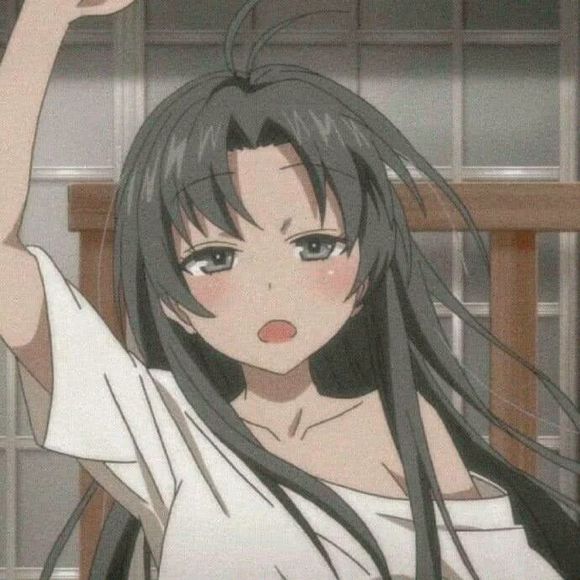 傲娇长发时尚女生头像