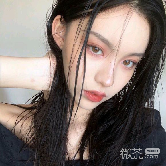 洒脱深沉女生头像