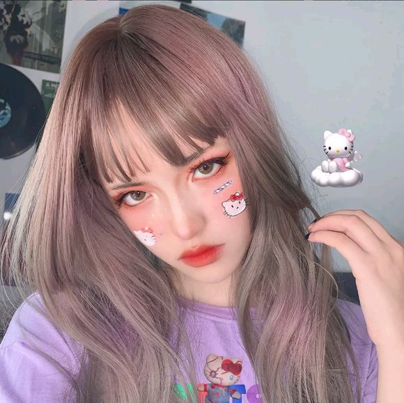 傲娇长发时尚女生头像