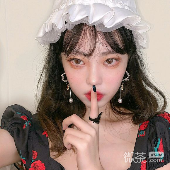 洒脱深沉女生头像