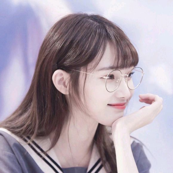 傲娇长发时尚女生头像