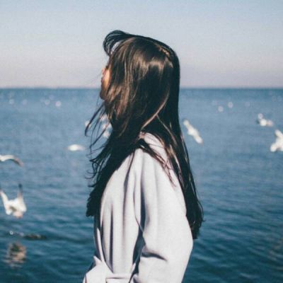 唯美有意境的微信海边女生头像