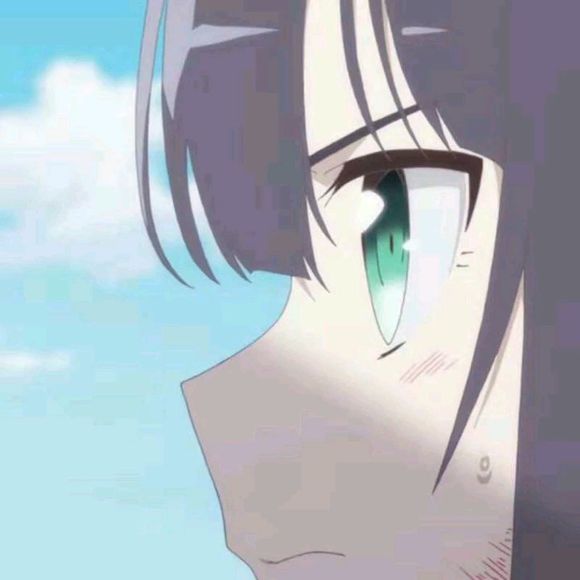 傲娇长发时尚女生头像