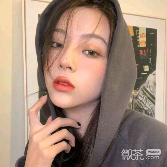 洒脱深沉女生头像