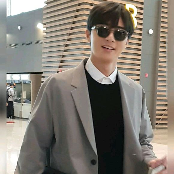 时尚文艺高冷深沉女生头像