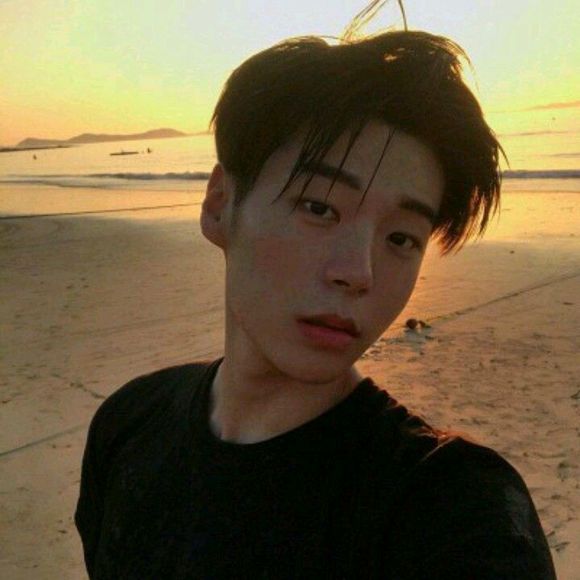 时尚文艺高冷深沉女生头像