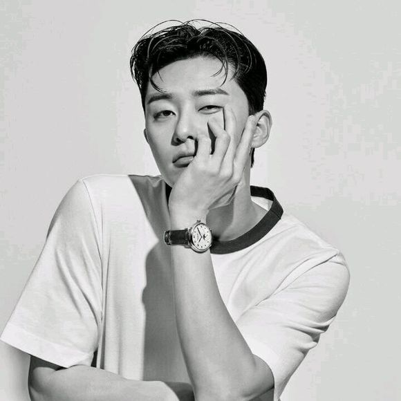 时尚文艺高冷深沉女生头像