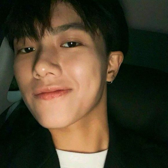 时尚文艺高冷深沉女生头像