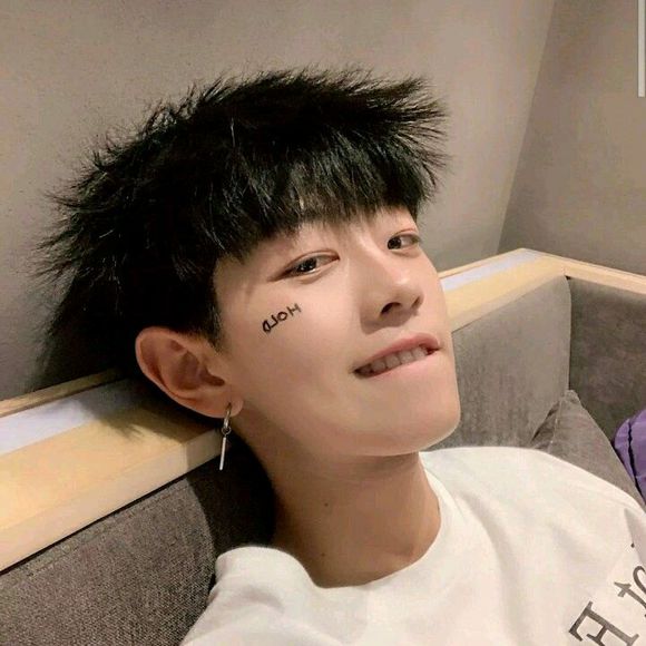 时尚文艺高冷深沉女生头像