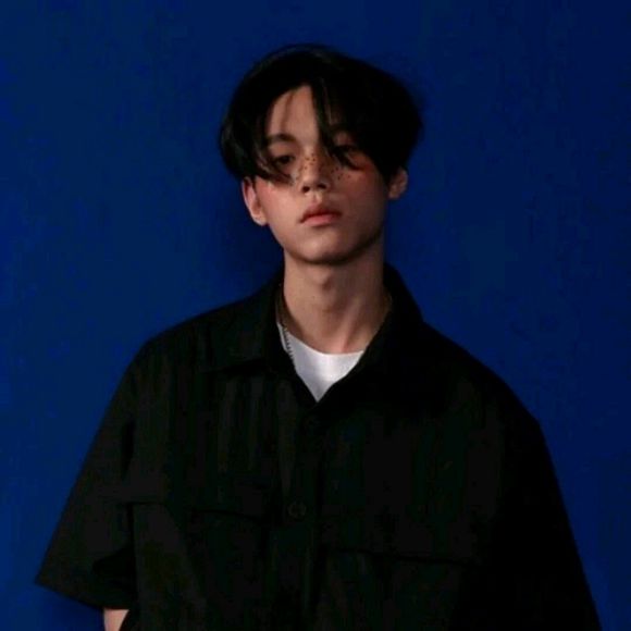 时尚文艺高冷深沉女生头像