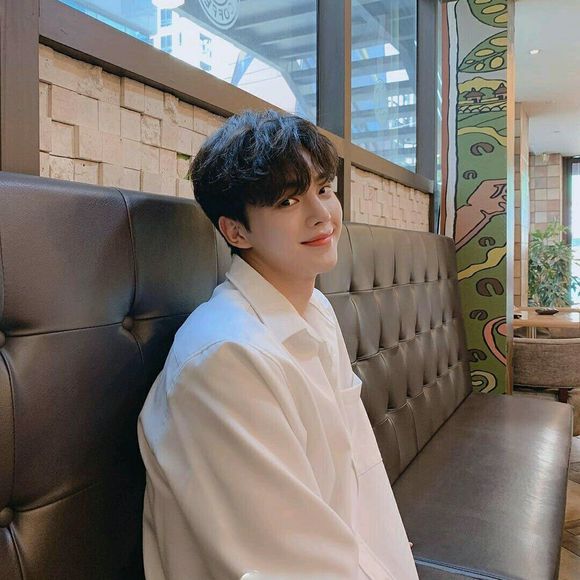 时尚文艺高冷深沉女生头像