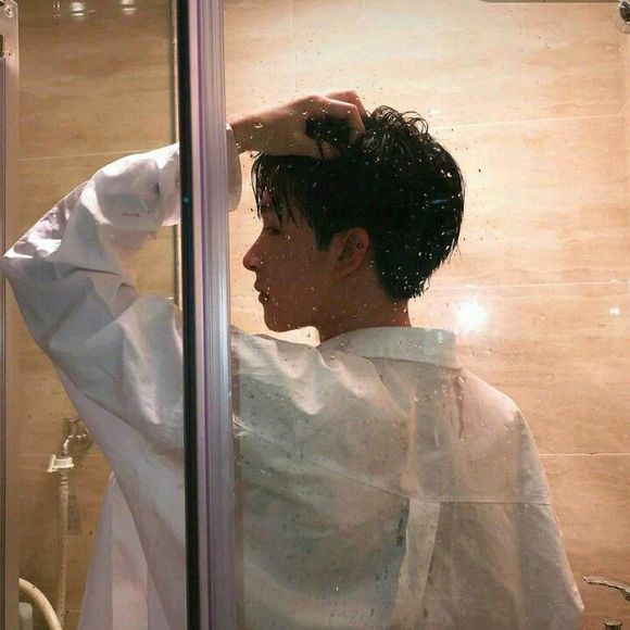 时尚文艺高冷深沉女生头像