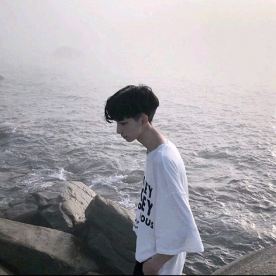 高高瘦瘦的微信文艺青年头像