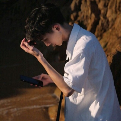 高高瘦瘦的微信文艺青年头像