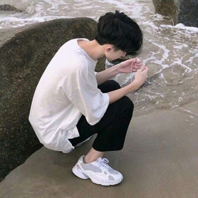 高高瘦瘦的微信文艺青年头像