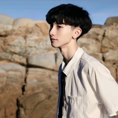 高高瘦瘦的微信文艺青年头像