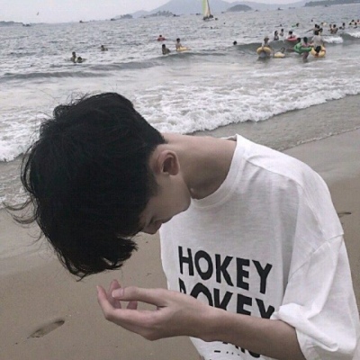 高高瘦瘦的微信文艺青年头像