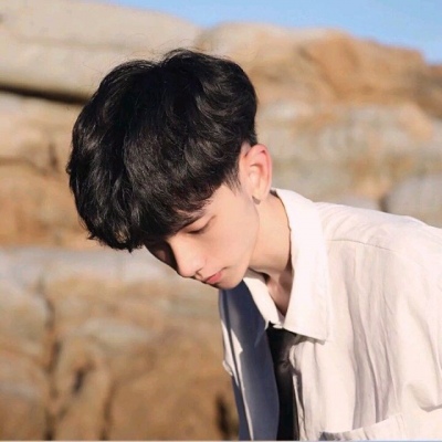 高高瘦瘦的微信文艺青年头像