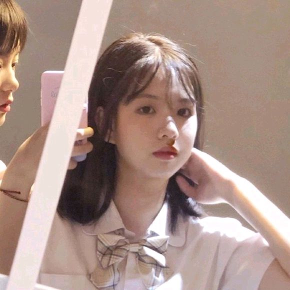 小清新傲娇时尚女生头像