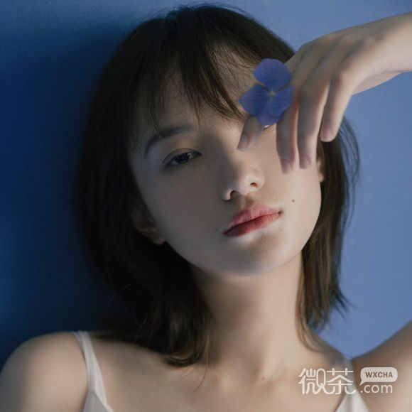 冷酷成熟时尚女生头像