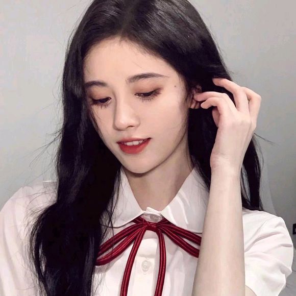 洒脱深沉时速女生头像